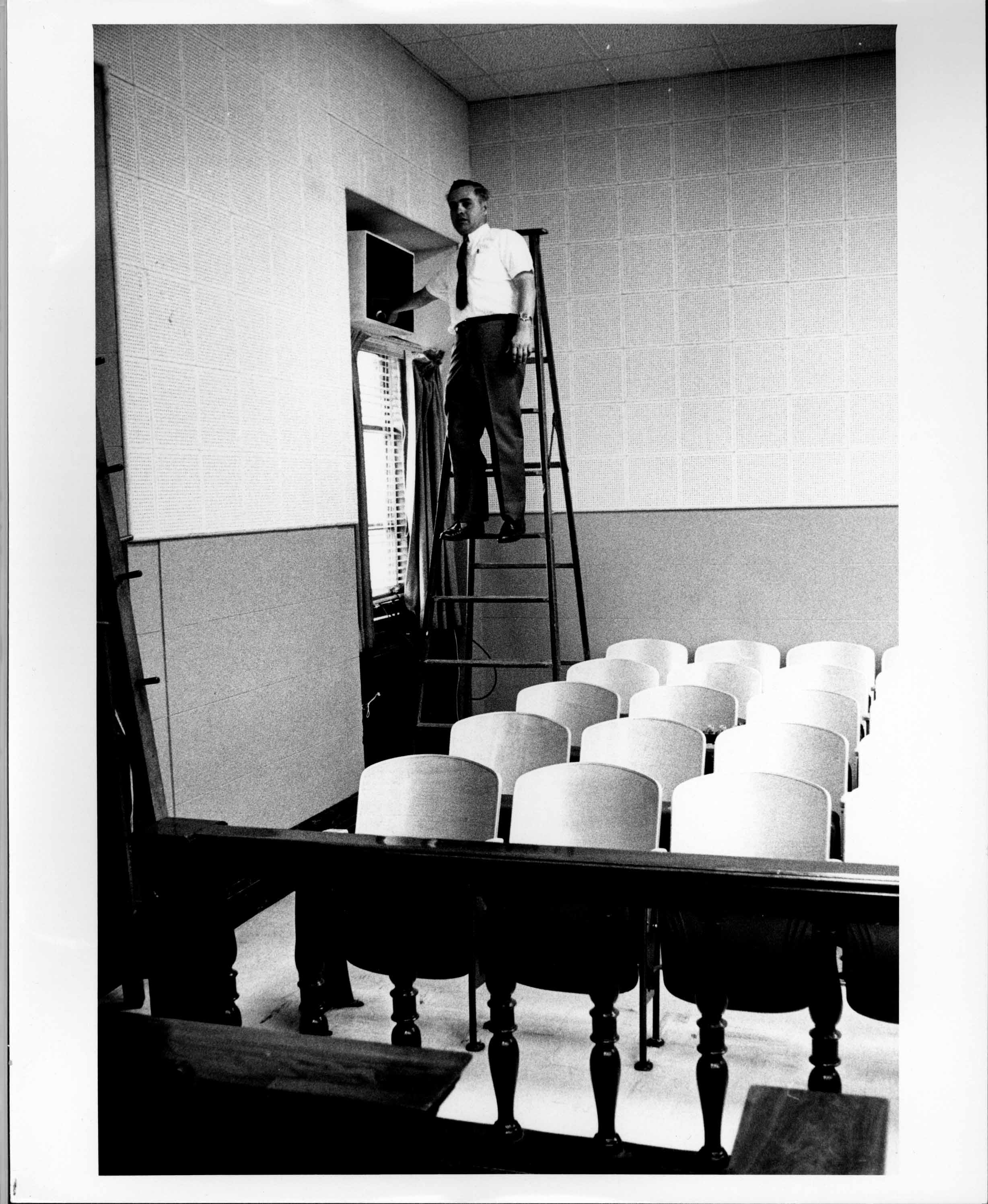 33closed circuit demonstration from california court 2.jpg